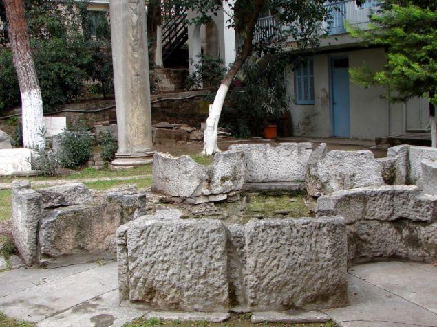Ο θαυμαστός πράσινος λίθος των λατομείων της Θεσσαλονίκης στα μνημεία της πόλης [εικόνες]