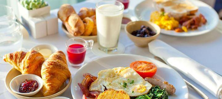 Ανατρέπεται η άποψη ότι το πρωινό μας βοηθάει να χάσουμε κιλά