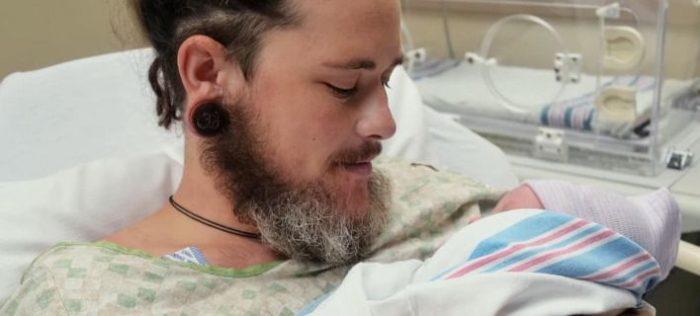 Ανδρας στο Τέξας έμεινε έγκυος και γέννησε [εικόνες & βίντεο]