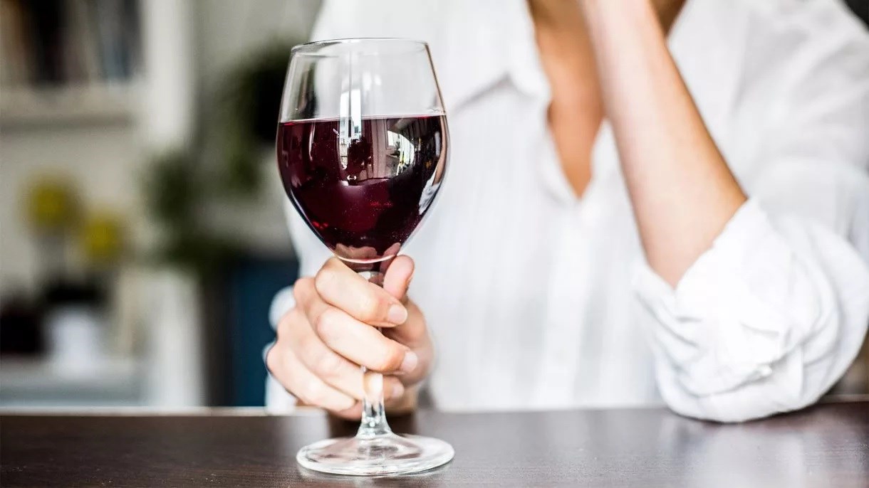 Να γιατί πρέπει να πίνεις να ποτήρι κρασί πριν από τον ύπνο