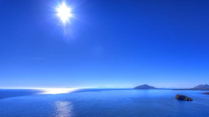 Αστεροσκοπείο: Πιο κρύα η θάλασσα στο Αιγαίο από ό,τι συνήθως και πιο ζεστή στο Ιόνιο