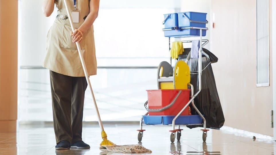 Κεραμέως: Τροποποιείται το καθεστώς εργασίας των καθαριστριών στα σχολεία