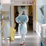 Εφιαλτικά τα νούμερα για τον κορωνοϊό: 1.498 κρούσματα και 103