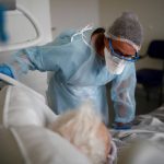 Εθελόντρια νοσηλεύτρια καλεί συναδέλφους να φτιάξουν τον «κύκλο του ιού»!