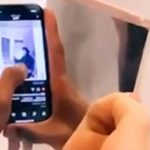 Η απίστευτη πατέντα μιας 19χρονης προκειμένου να ελέγχει τον φίλο