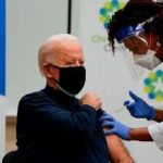 Εμβολιάστηκε σε ζωντανή μετάδοση ο Τζο Μπάιντεν (vid)