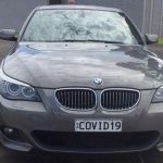 Μυστήριο με την εγκαταλελειμμένη BMW με τις πινακίδες «COVID19»
