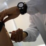 Εμβολιάστηκαν οι πρώτοι τρεις Ιταλοί – Κόντε: Η χώρα μας