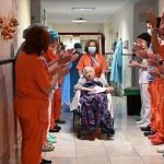 «Βιονική» γιαγιά 104 ετών νίκησε την Covid και πήρε εξιτήριο