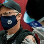 Εμβολιάστηκε κατά του κορωνοϊού ο υπ. Άμυνας των ΗΠΑ, Κρις