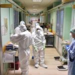 Κορονοϊός-εφιαλτικά στοιχεία: Νέο ρεκόρ διασωληνωμένων-100 θάνατοι, 2706 συνολικά