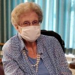 Νίκησε τον καρκίνο στα 95 της και τον κορωνοϊό στα