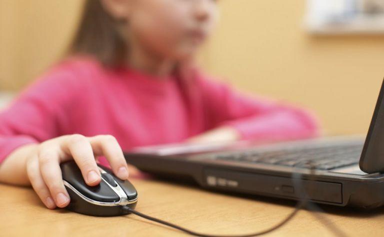 Σχολεία lockdown: Τι θα ισχύσει στην τηλεκπαίδευση – Ποιες ώρες θα γίνονται τα μαθήματα