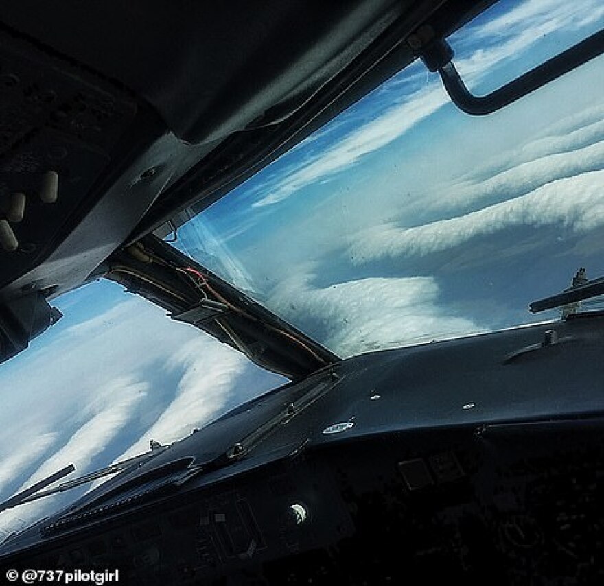 51003245-10230141-This_picture_shows_some_roll_cloud_above_Bucharest_most_frequent-a-58_1637933252413