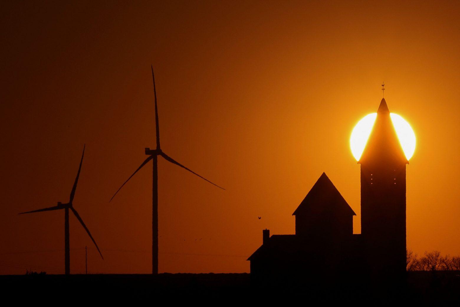 ΑΠΕ: Ήλιος και άνεμος προσφέρουν το 38% της ηλεκτρικής ενέργειας παγκοσμίως