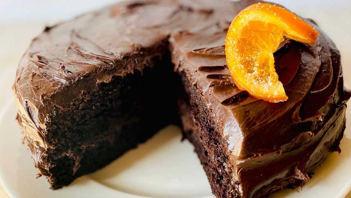 Εύκολη συνταγή για κέικ πορτοκάλι με μαύρη σοκολάτα