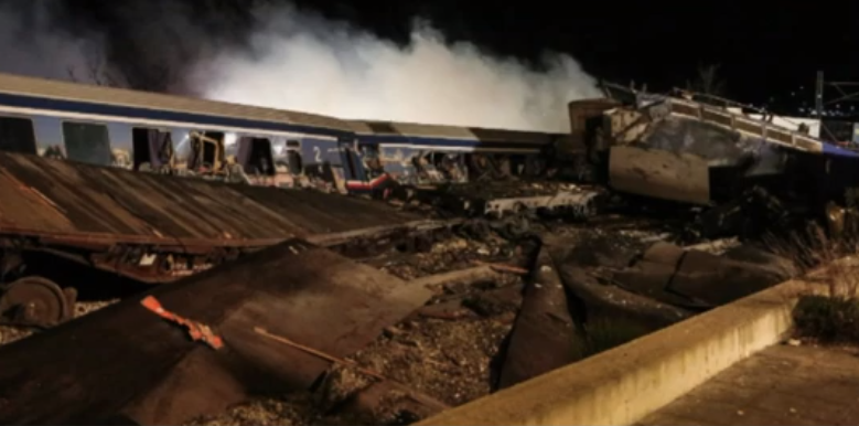 Σύγκρουση τρένων στα Τέμπη: Δεν δέχτηκαν το πάσο της και σώθηκε από την τραγωδία (βίντεο)