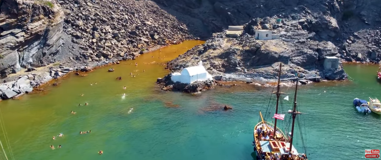 Κολυμπώντας σε ηφαίστειο. Μία μοναδική εμπειρία στα νερά της Σαντορίνης (βίντεο)