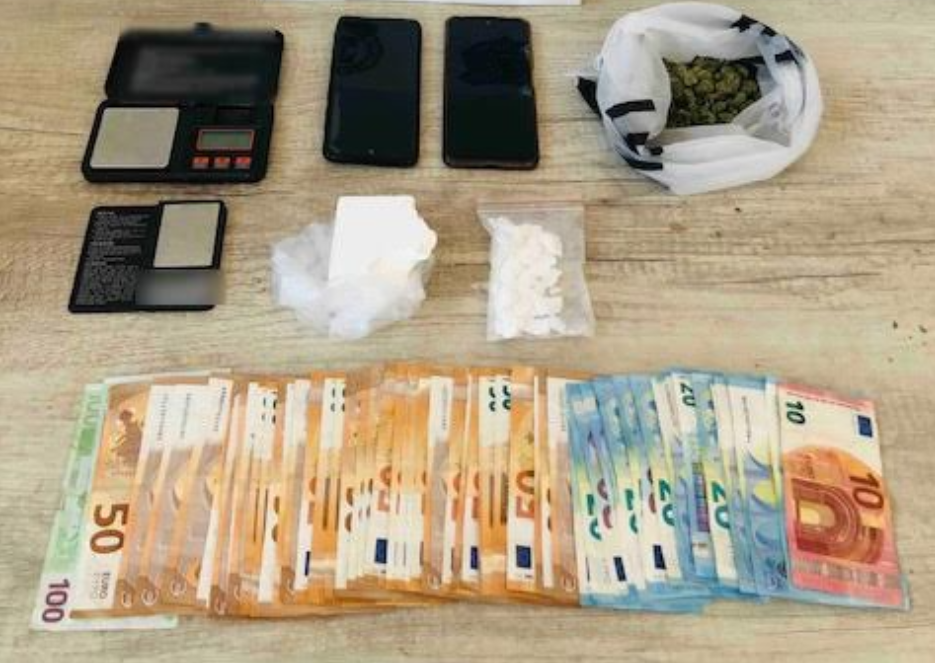 Συνελήφθησαν τέσσερα άτομα στην Πάτρα για διακίνηση και κατοχή ναρκωτικών