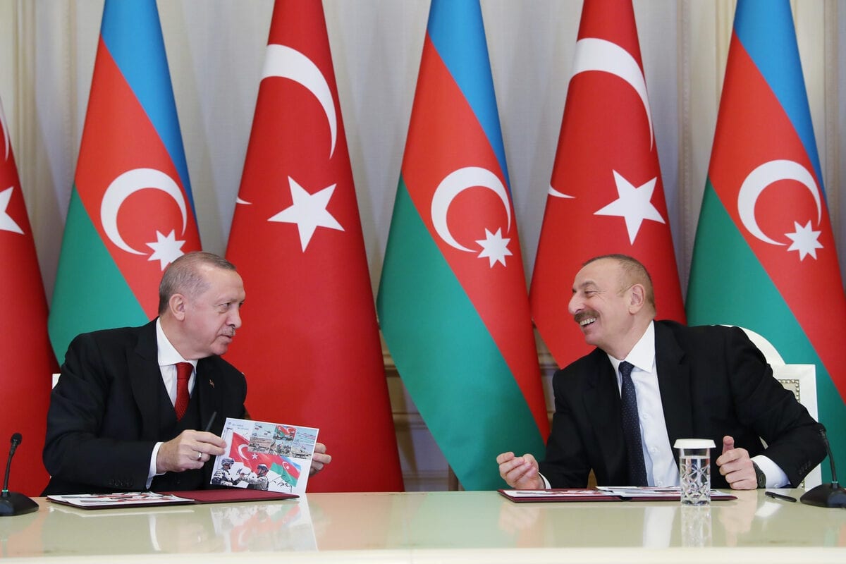 Νέα εισβολή; – Το Αζερμπαϊτζάν προειδοποιεί Ελλάδα, Γαλλία και Ινδία να μην εξοπλίζουν την Αρμενία