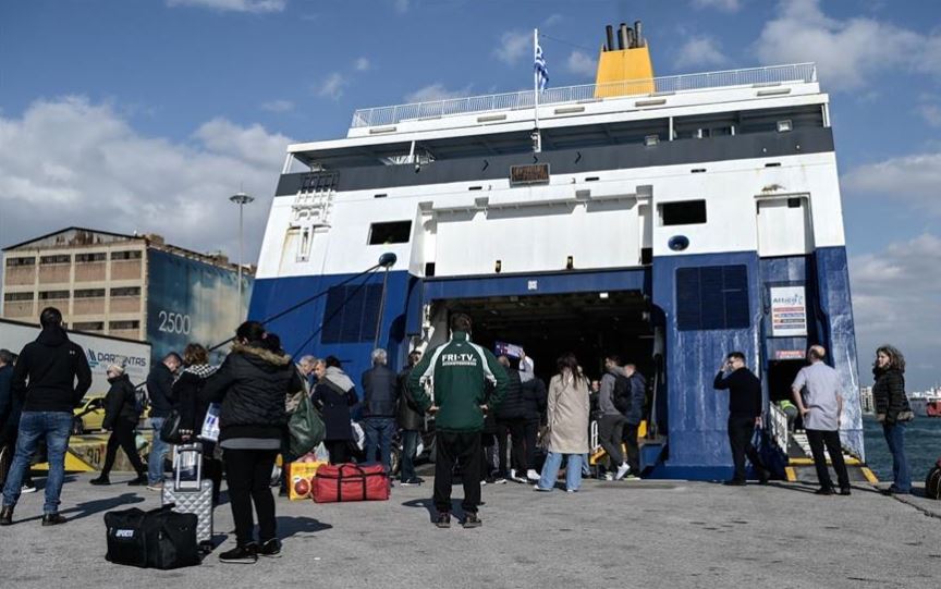 Πειραιάς: Το αδιαχώρητο στο λιμάνι για την έξοδο του Πάσχα