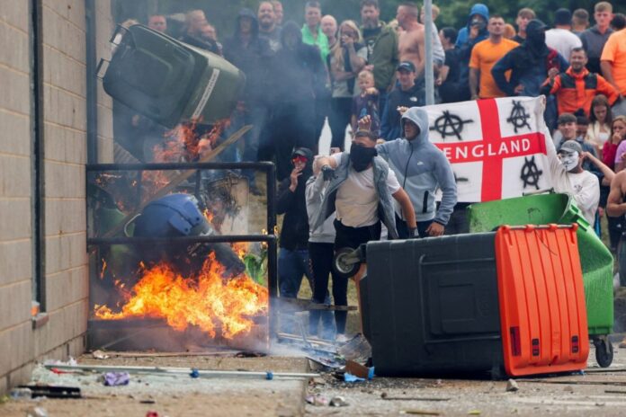 2024 08 04T180317Z 987348042 RC2299AL5HBG RTRMADP 5 BRITAIN PROTESTS 1024x683 1.jpg