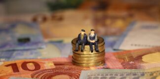 seniors 4379905 1920.jpg