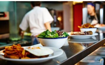 1726724438 estiasi 1.jpg