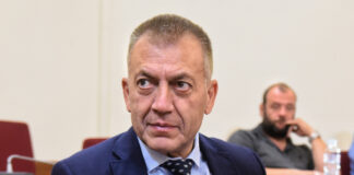 4390420 1.jpg