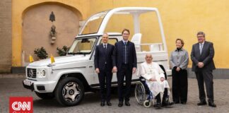 ce8ad9d3 MERCEDES G CLASS POPEMOBILE 3 og.jpg