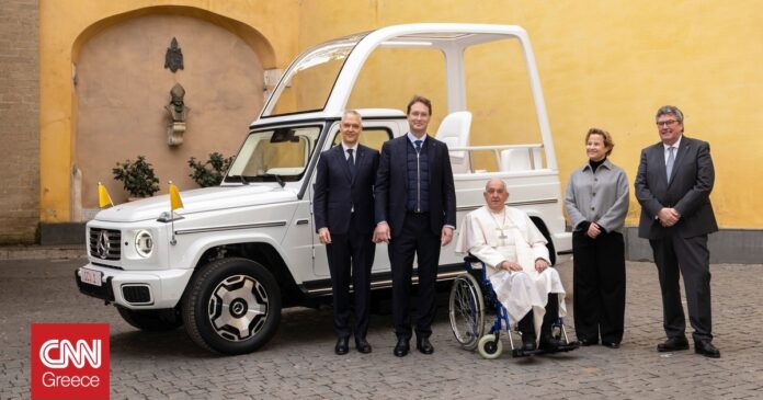 ce8ad9d3 MERCEDES G CLASS POPEMOBILE 3 og.jpg