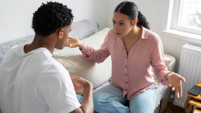 Πέντε ενδείξεις που υποδεικνύουν ότι κάποιος δεν σε αντέχει.jpg