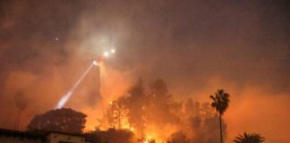 2025 01 09T040409Z 1254016285 RC236CA8WM4C RTRMADP 5 CALIFORNIA WILDFIRES 1200x800 1 1024x683.jpg