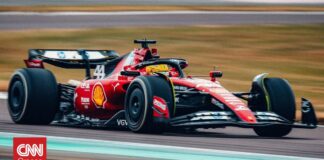 ea1f0a77 Ferrari F1 Lewis Hamilton 2 og.jpg