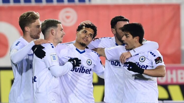 6473612 e1740252338463.jpg