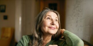 expressive senior female posing indoor 344912 489.jpg