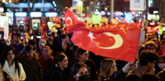 2025 03 26T202541Z 1316805903 RC25LDAXRTHG RTRMADP 5 TURKEY OPPOSITION MAYOR PROTEST 1024x705.jpg