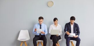 3 1 gia nea douleia.jpg