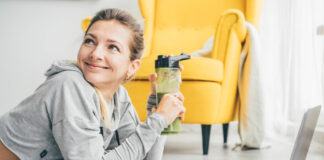 akatastasia den simainei tebelia.jpg