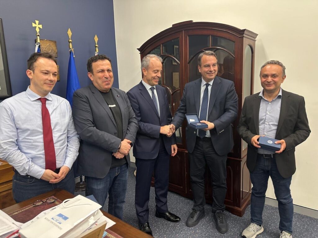 c19c958d f1c0 43df 8769 cd378530c256