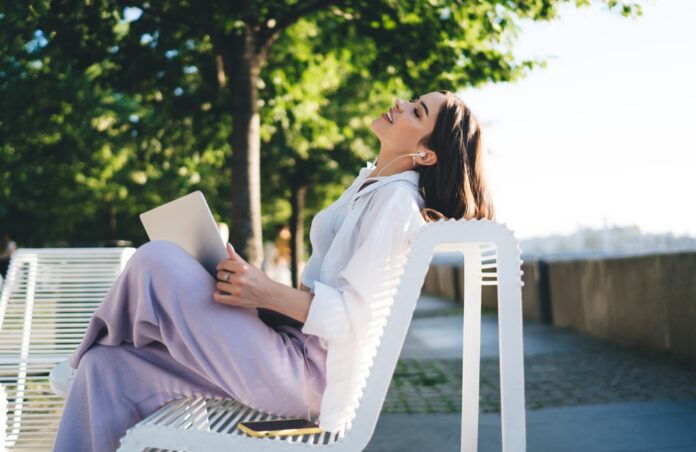 xronos me ton eauato mas monoi mas.jpg