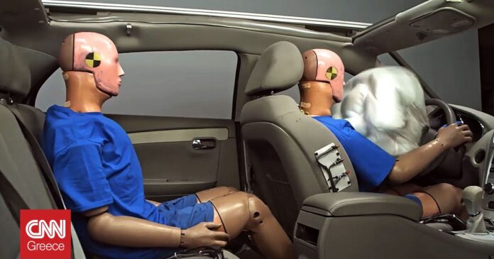 6a2e54c1 piso zoni asfaleias rear seat belt og.jpg