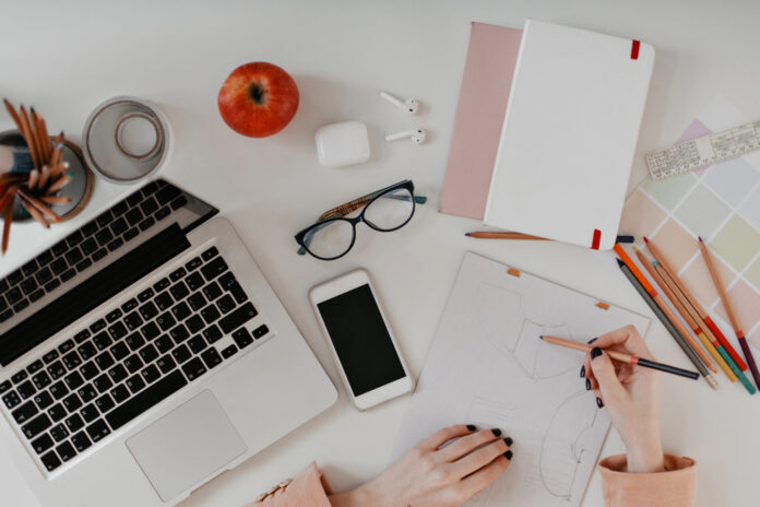 akatastasia paragogikothta steve jobs.jpg