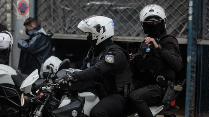 astynomikoi xeiropedes dias.webp.webp