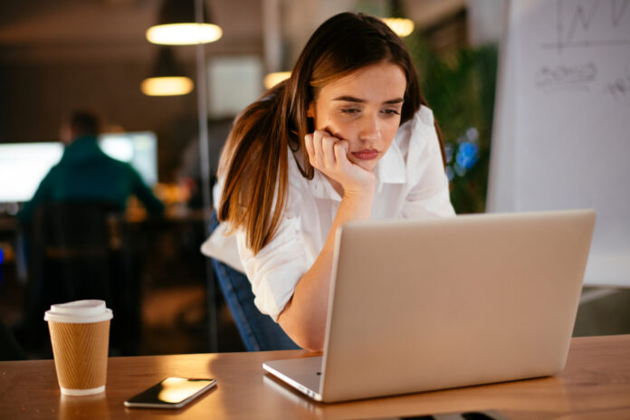 dikaioma aposindesi ergasia online.jpg