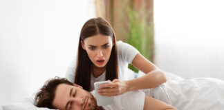 social media sxeseis.jpg