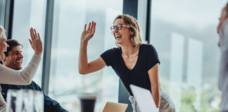 aliloboitheia ergasia.jpg