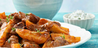 kokkinisto mosxari me patates.jpg