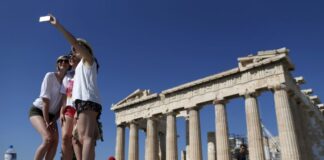 toyrismos athina.jpg