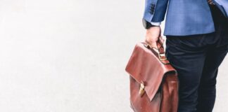 1754917998 ergazomenoi 1.jpg